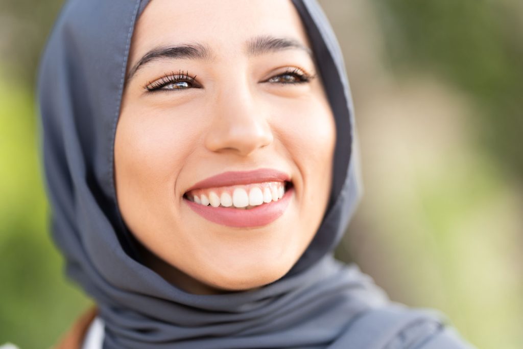 attractive muslim woman smiling with a relaxed exp 2026 03 18 17 44 39 utc